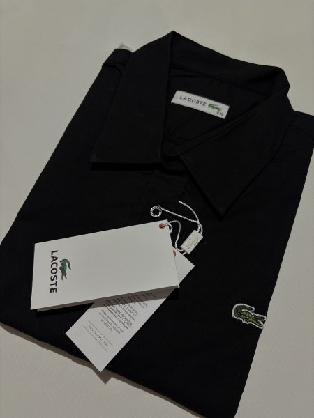 قميص لاكوست باللون الاسود